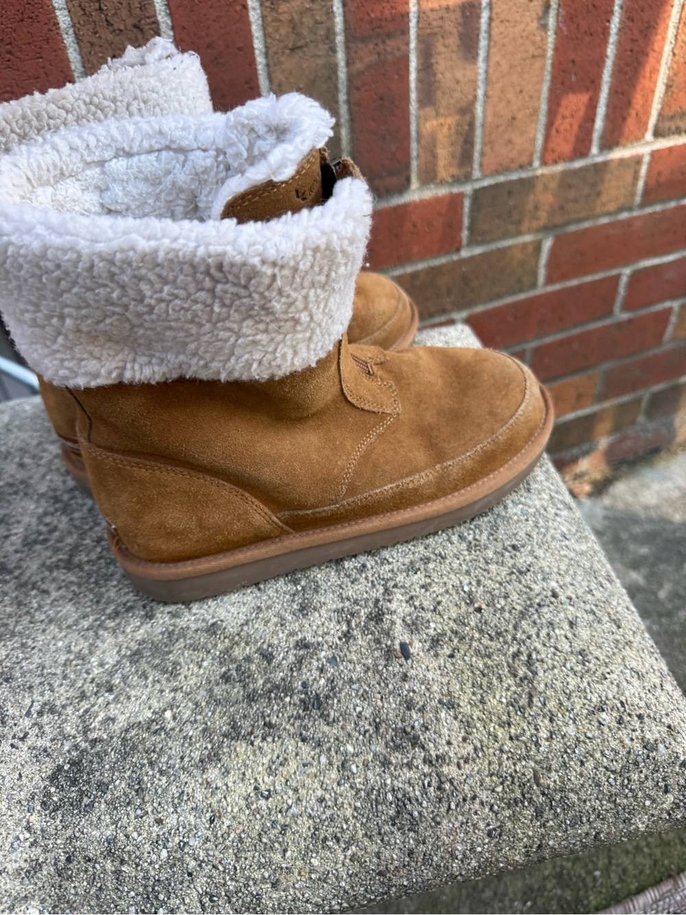 Koolaburra by UGG Lytta Short Chestnut Suede Boots Girls Size 4